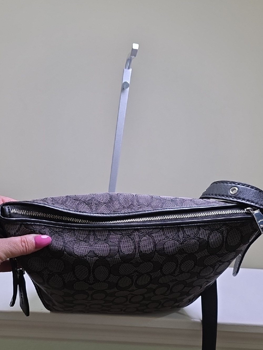 COACH 25697 Signature Black Smoke Dufflette Shoulder Bag Crossbody Like New - Picture 12 of 16